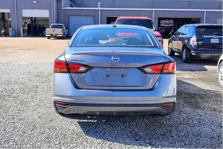 $17998 : Nissan Altima 2024 2.5 SV 4d image 4