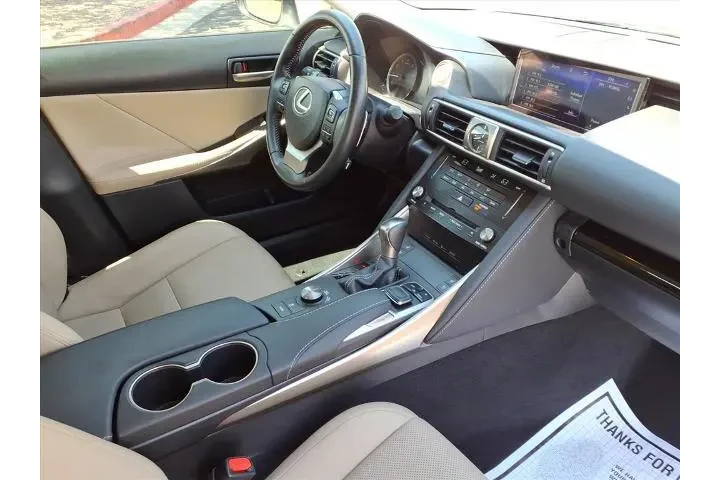 $25524 : Lexus IS 200t 2017 4dr Sedan image 10