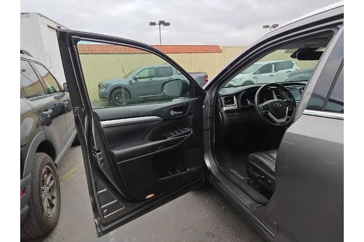 $25187 : Toyota Highlander 2019 SE 4d image 6