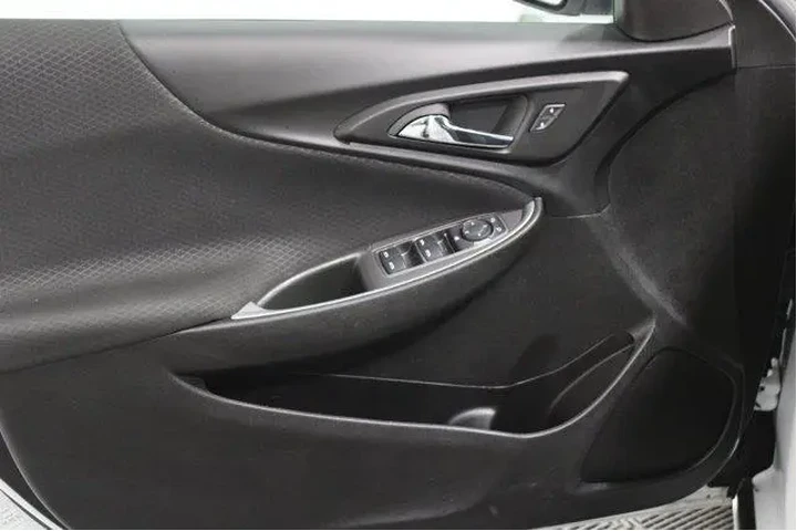 $21988 : Chevrolet Malibu 2024 LT 4dr image 3