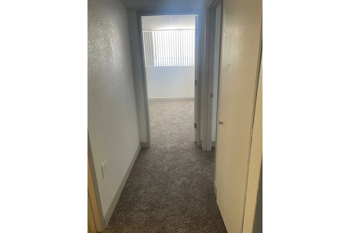 $1150 : The Glenn Apartments image 10