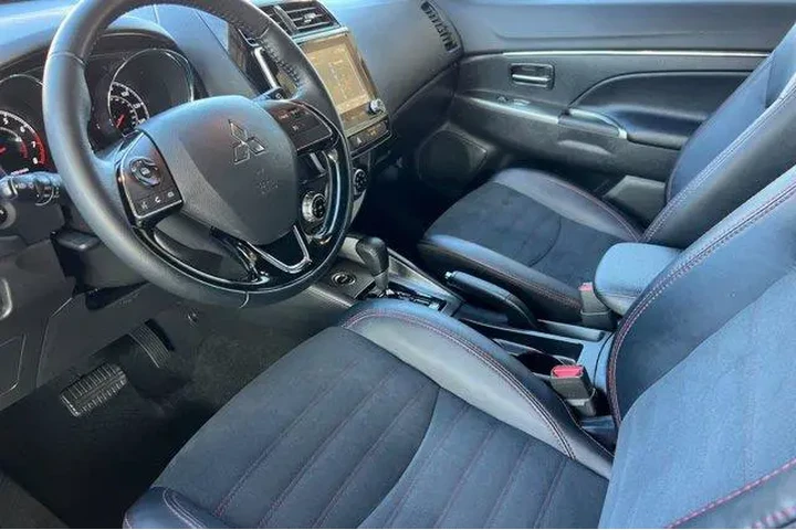 $17456 : Mitsubishi Outlander Sport 2 image 5
