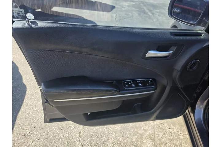 $8900 : 2015 Charger SE image 1