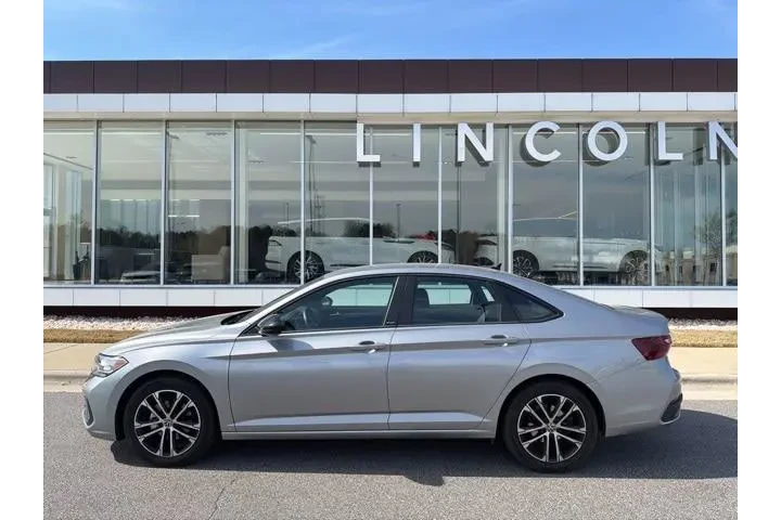 $19421 : Volkswagen Jetta 2024 Sport image 2