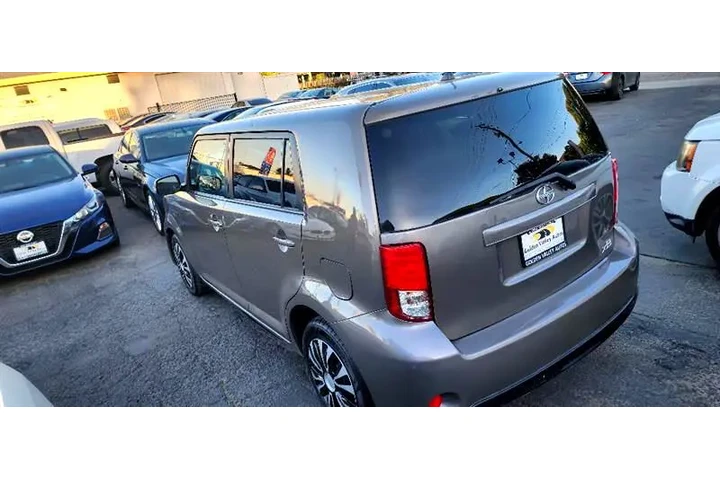 $9999 : 2015 xB image 5