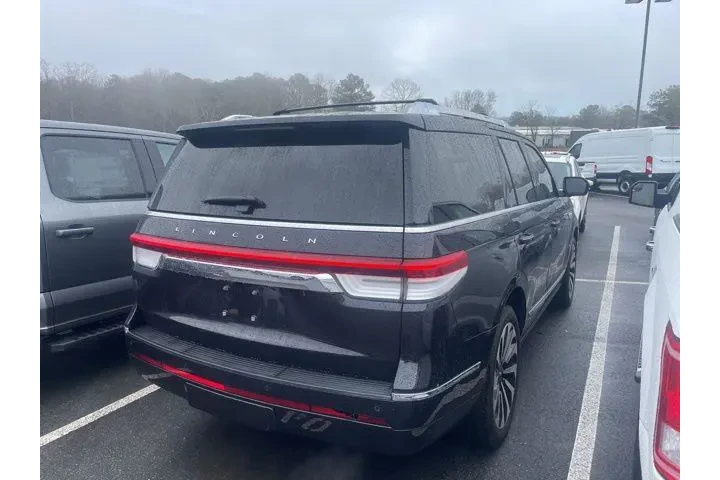 $39992 : Lincoln Navigator 2022 4x4 R image 3