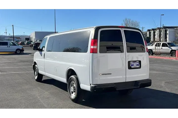 $32984 : Chevrolet Express 2023 LS 35 image 7
