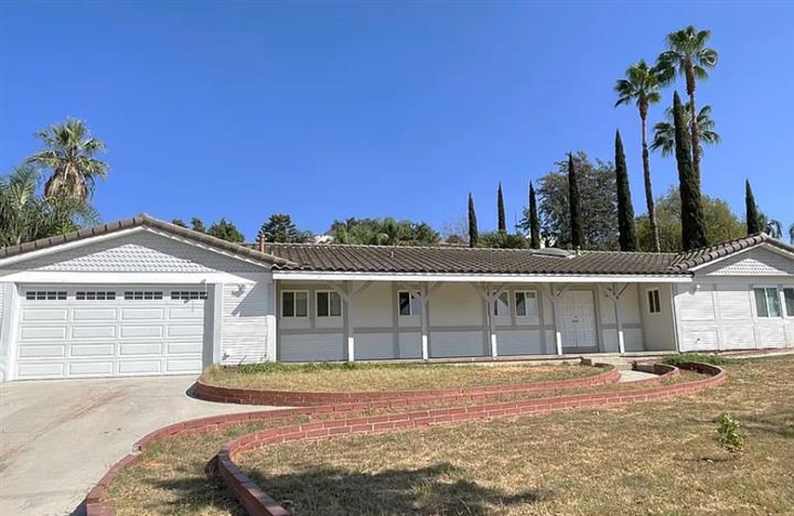 $2430 : Newly Remodeled Single-Story image 1