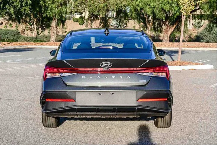 $26000 : Hyundai ELANTRA Hybrid 2026 image 6