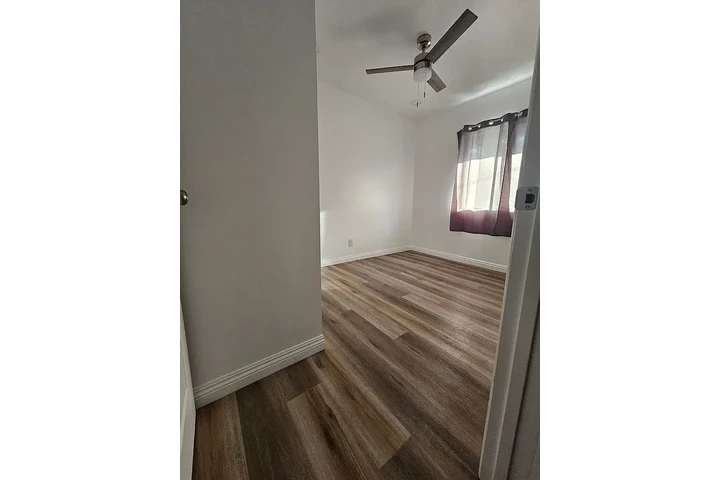 $1550 : READY FOR NEW TENANT ✅Maywood image 7