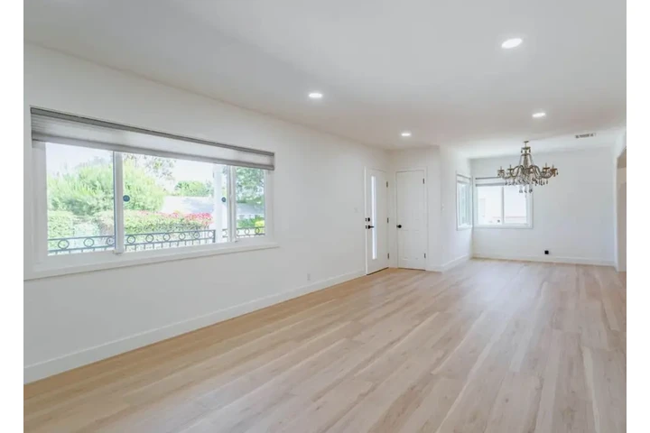 $2500 : 3Bed/2Bad House in Los Angeles image 2