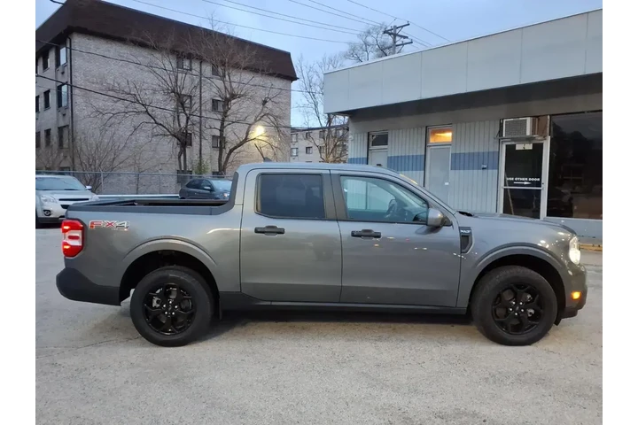 $27399 : Ford Maverick 2022 AWD XL 4d image 2