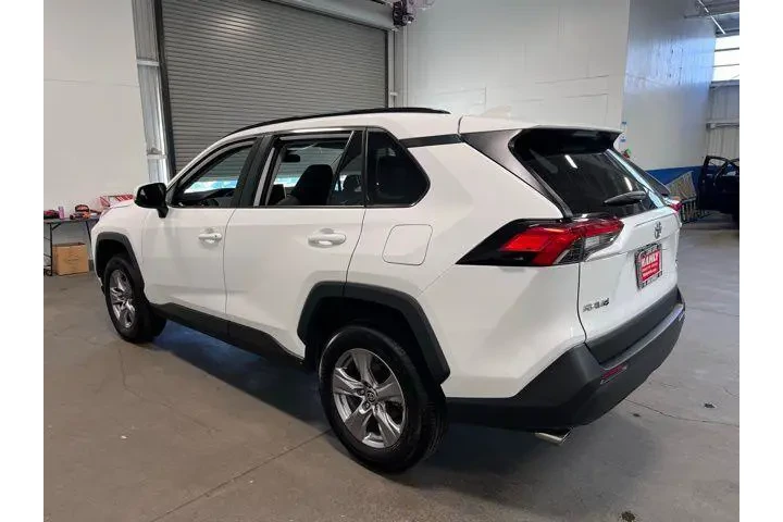 $31534 : Toyota RAV4 2025 AWD XLE 4dr image 5