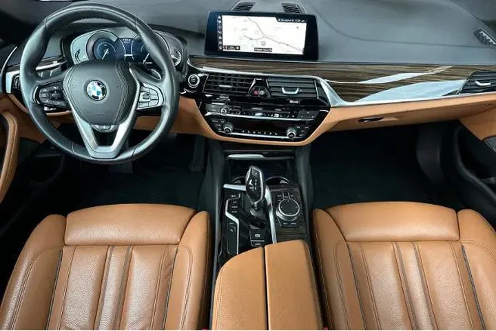 $19995 : BMW 5 Series 2019 530e iPerf image 3