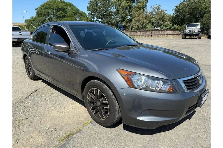 $7000 : Honda Accord 2010 LX 4dr Sed image 7