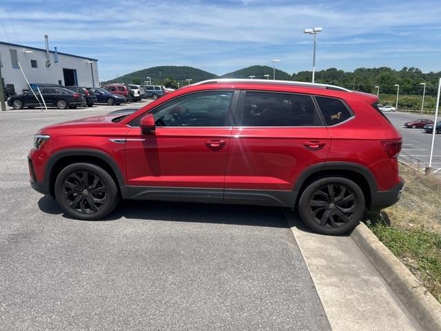 $24436 : PRE-OWNED 2022 VOLKSWAGEN TAO image 4