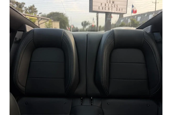 2024 Mustang GT Premium Coupe image 9