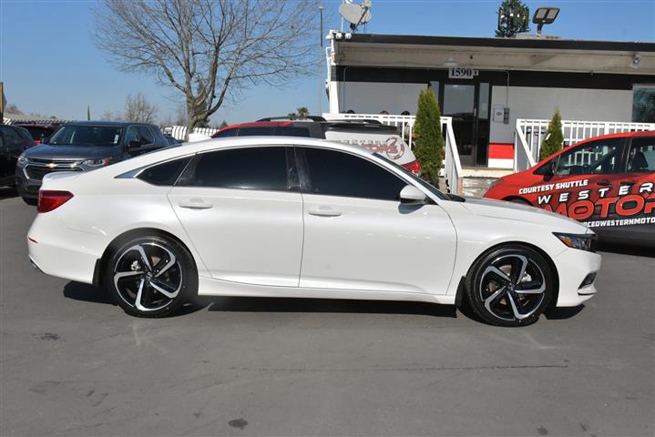 Accord Sedan Sport image 9