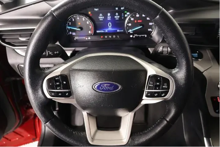$27403 : Ford Explorer 2023 XLT 4dr S image 3