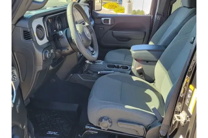 $33525 : Jeep Wrangler 2024 4x4 Sport image 5