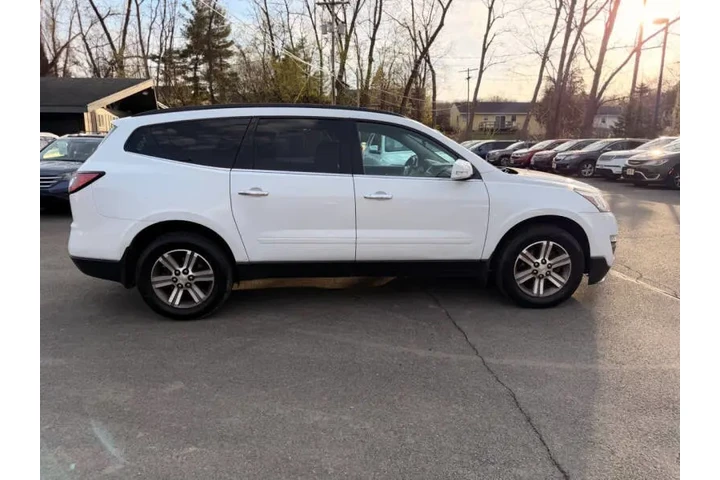 $9500 : 2017 Traverse LT image 8