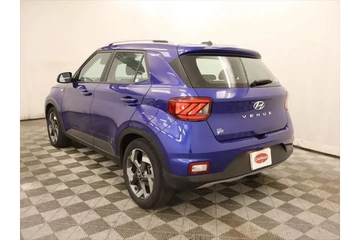 $17999 : Hyundai VENUE 2023 SEL 4dr C image 3