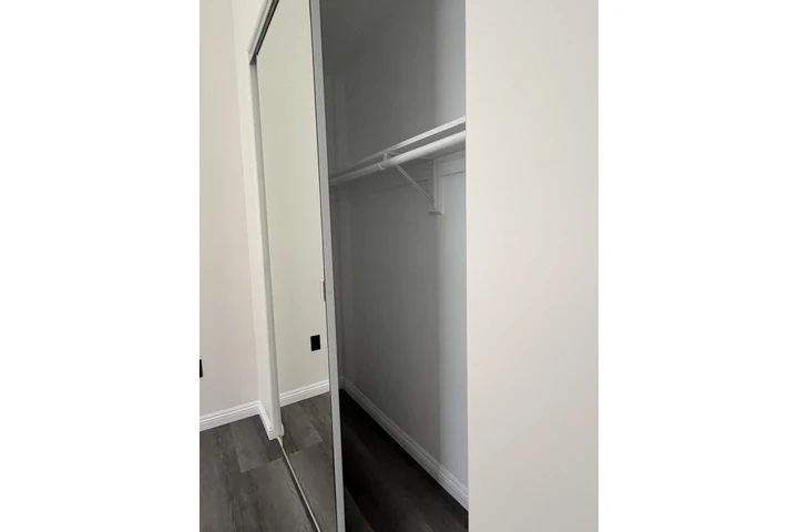 $1200 : Rento Habitación para mujer image 4