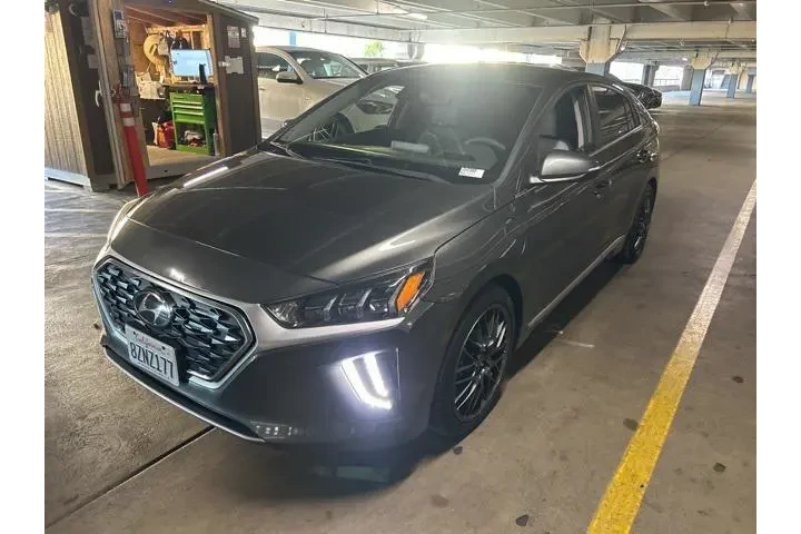 $17990 : Hyundai IONIQ Plug-in Hybrid image 4