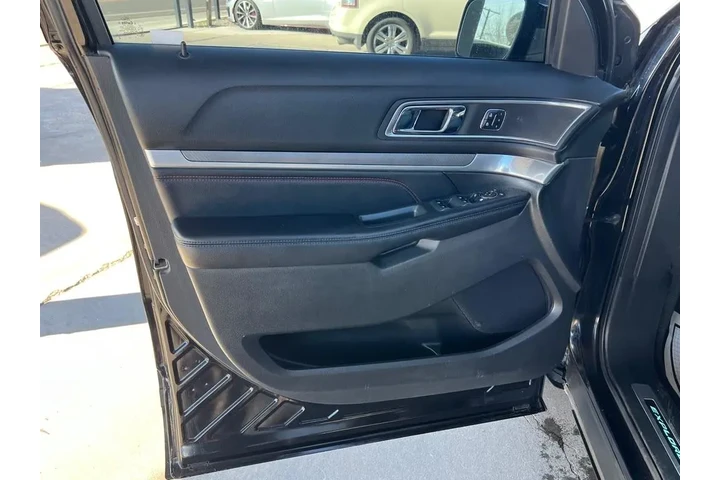 2017 Explorer Sport 4WD image 10