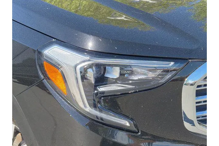 $21788 : GMC Terrain 2019 4x4 Denali image 5