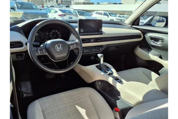 Honda HR-V 2023 LX 4dr Cross image 7