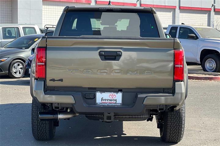 $46140 : New 2024 Tacoma TRD Off Road image 5