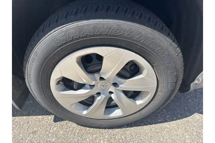 $29124 : Toyota RAV4 2023 AWD LE 4dr image 4