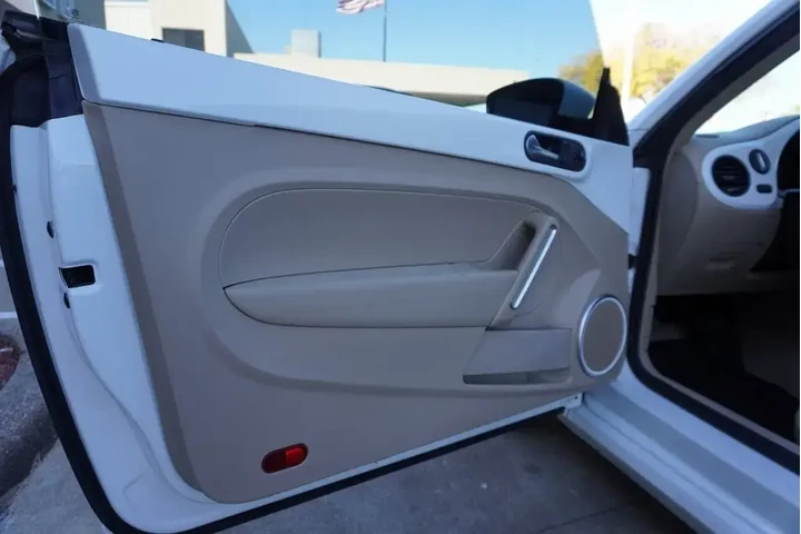 $18988 : Volkswagen Beetle 2017 1.8T image 8