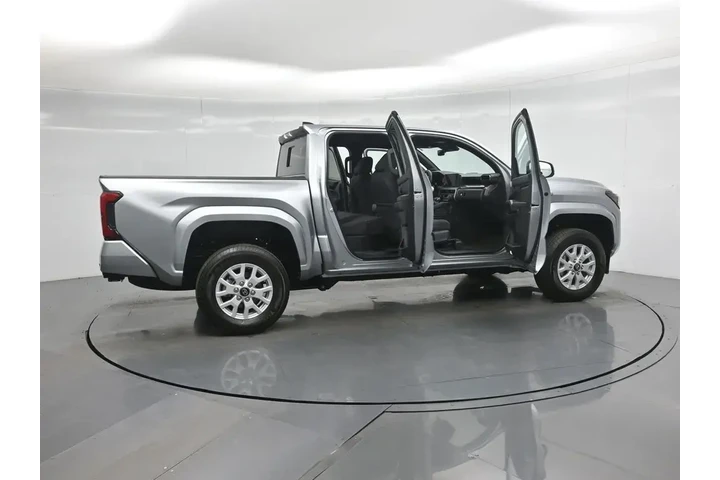 $35677 : Toyota Tacoma 2024 4x4 SR5 4 image 4