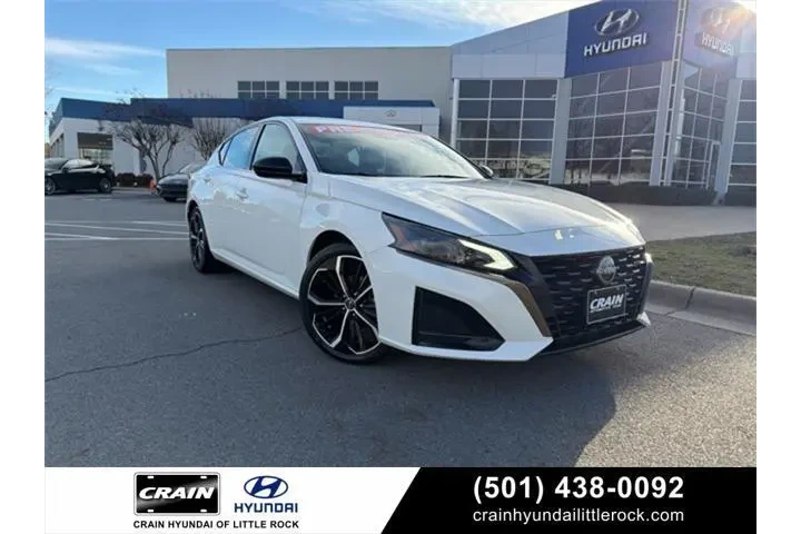 $20751 : Nissan Altima 2023 2.5 SR 4d image 1