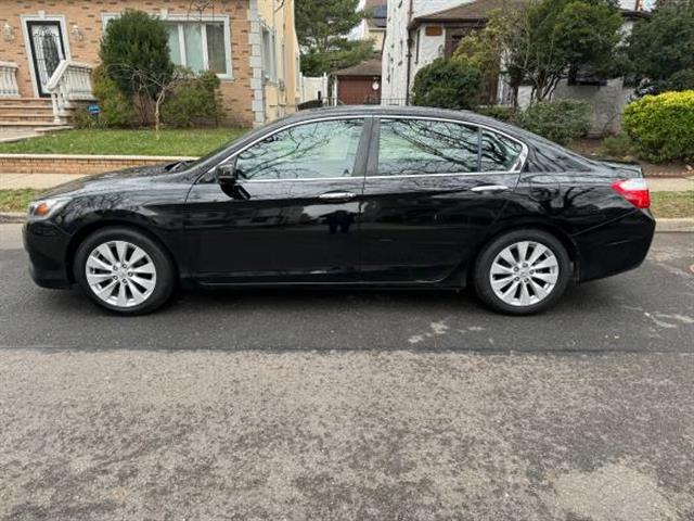 $5600 : Like New 2015 Honda Accord image 2