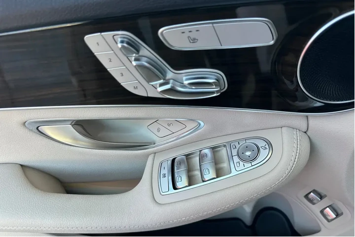 $19200 : Mercedes-Benz C-Class 2018 C image 10