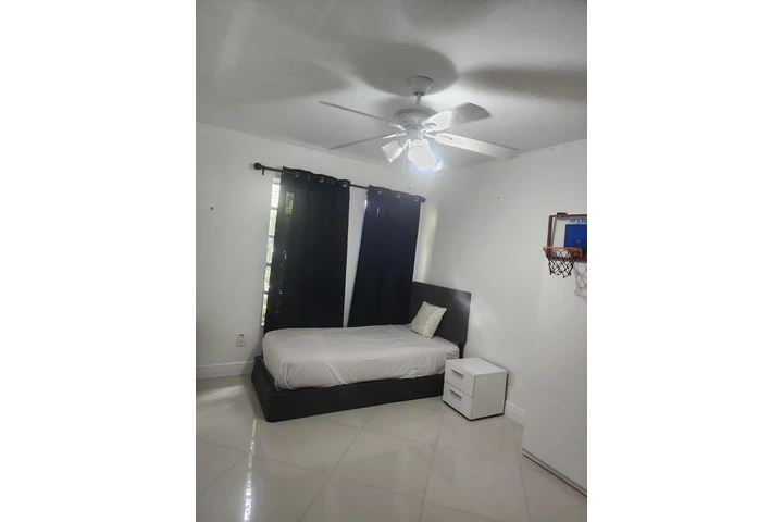 $870 : RENTO HABITACION image 1
