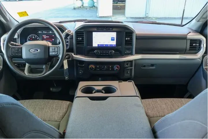 $31675 : Ford F-150 2023 4x2 XL 4dr S image 6