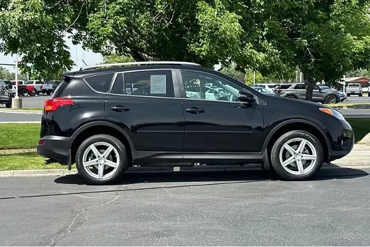 $19995 : Toyota RAV4 2015 AWD Limited image 8