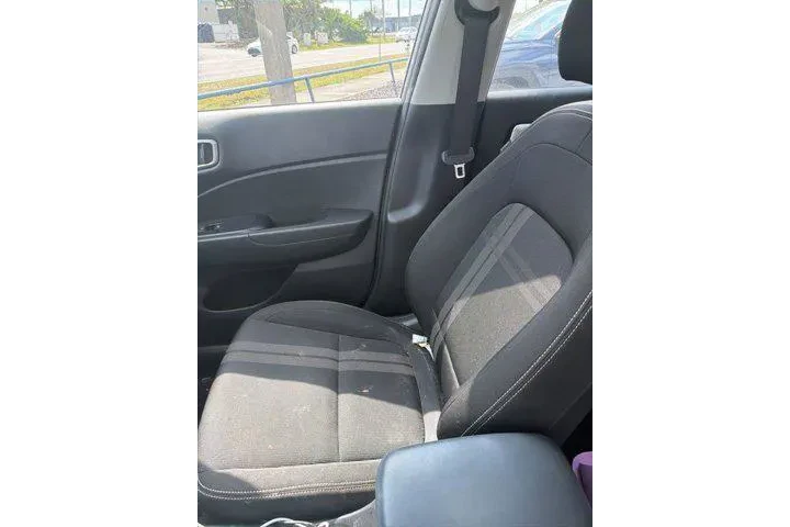 $15936 : Hyundai VENUE 2023 SEL 4dr C image 6