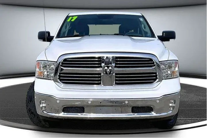 $20000 : Ram 1500 2017 4x4 SLT 4dr Cr image 2