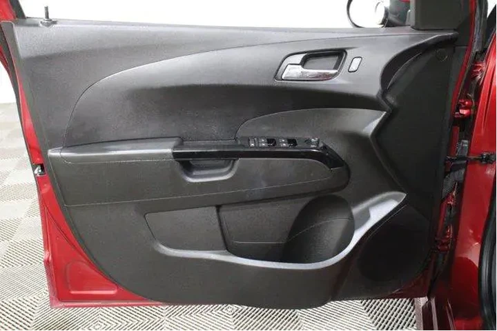 $13998 : Chevrolet Sonic 2020 LT 4dr image 6