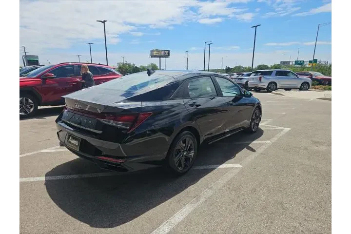 $16999 : Hyundai ELANTRA 2021 SEL 4dr image 5