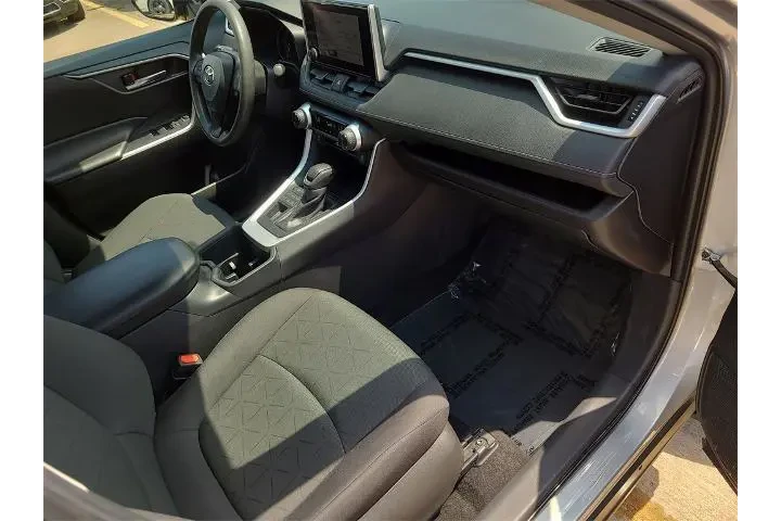 $28824 : Toyota RAV4 2024 AWD XLE 4dr image 9