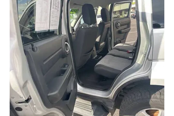 2008 Nitro SXT image 9