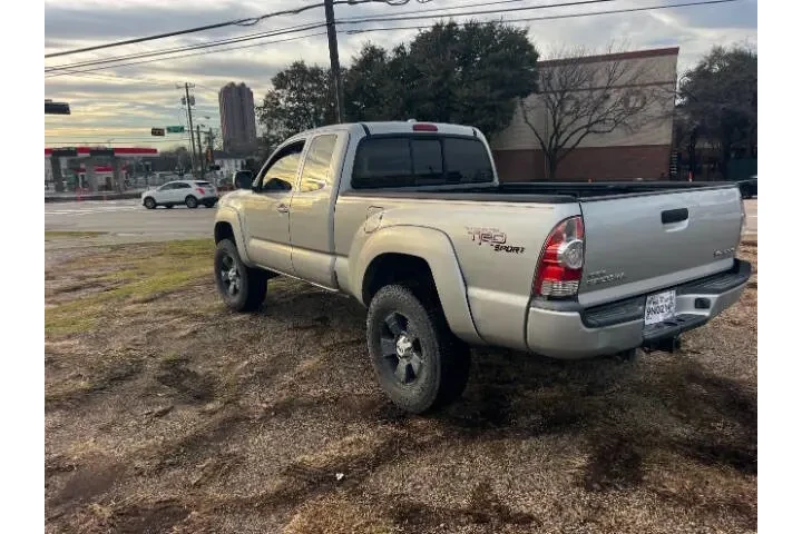 $15995 : 2010 Tacoma V6 image 4