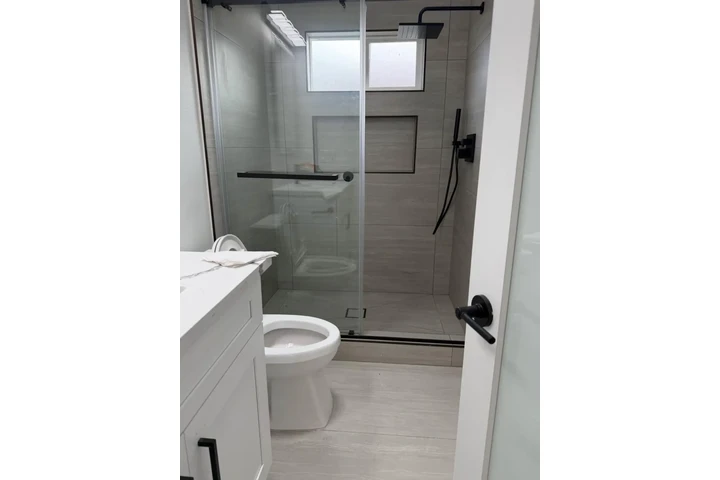 $1300 : Cuarto con acceso de cocina image 3