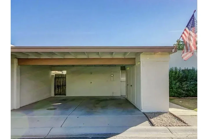 $4400 : House For FAMILY AND DOG image 1